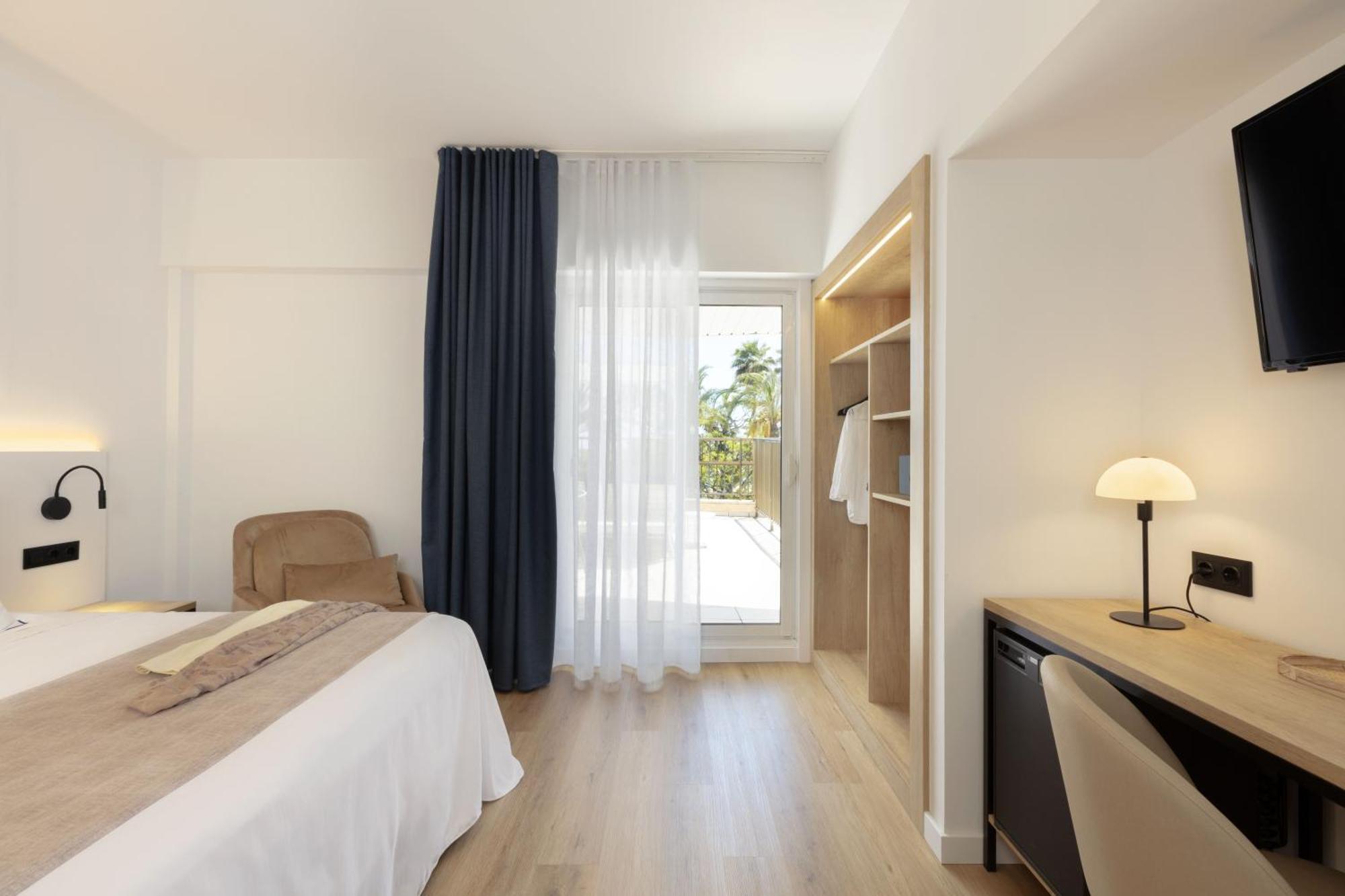 Hotel Rovira Камбрильс Экстерьер фото
